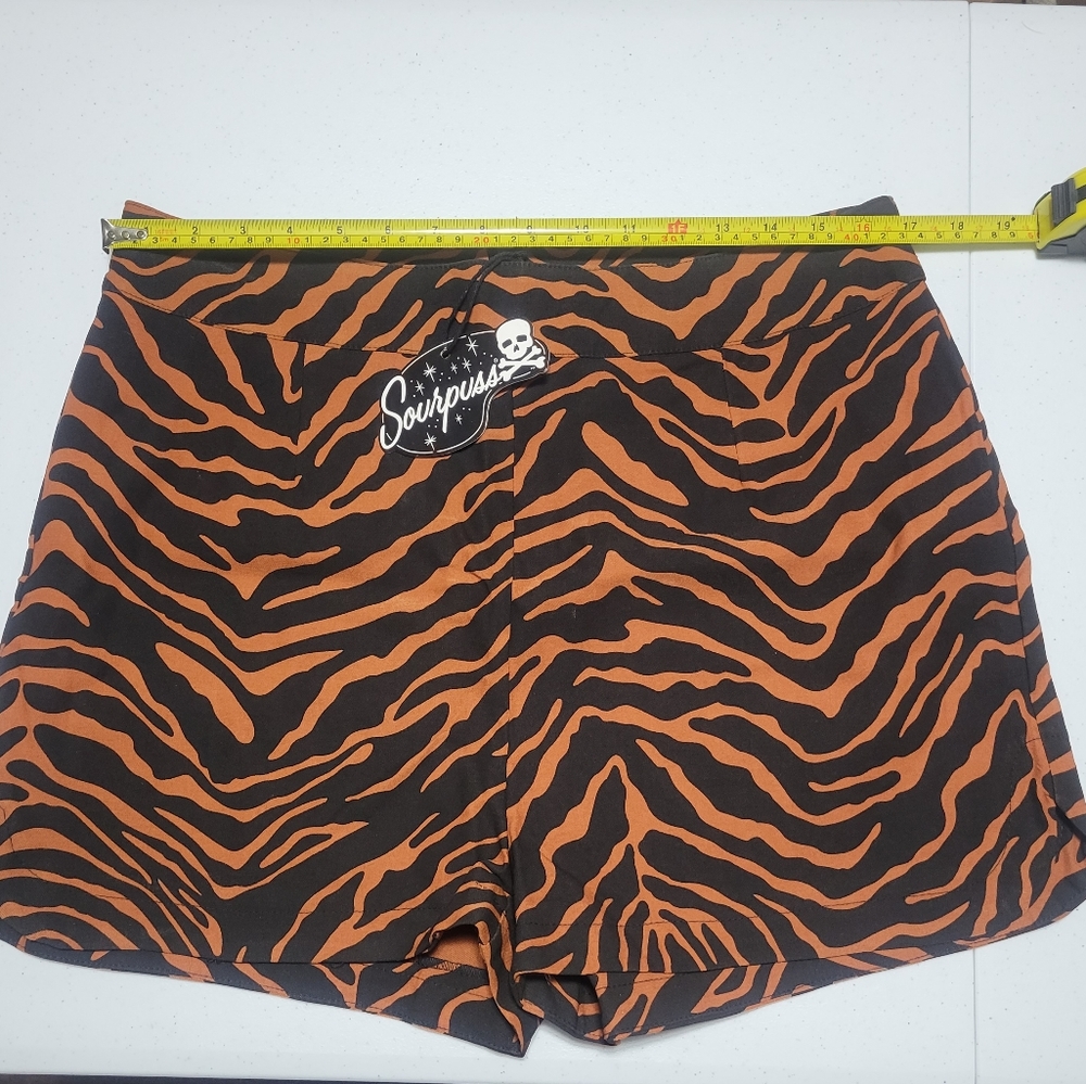 NWT Sourpuss Sweetie Pie Shorts - Tiger xxxl